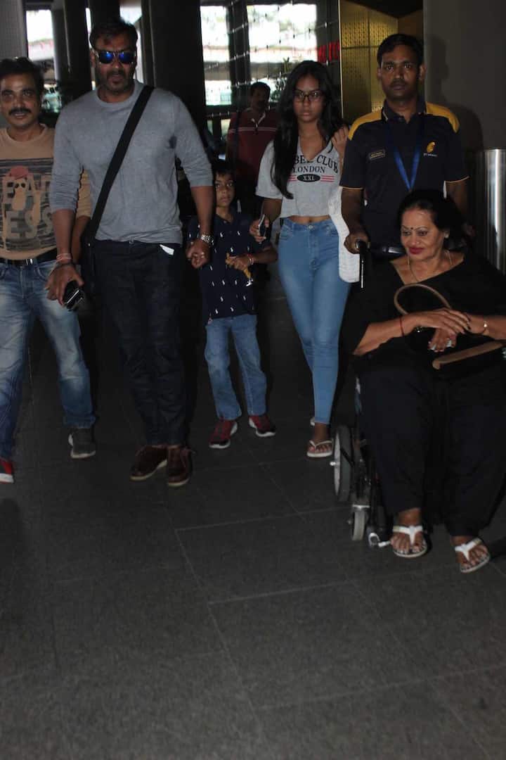 We see that other star-daughters like Navya Nanda, Jhanvi-Khushi Kapoor and even the 17 yr old old daughter of SRK, Suhana Khan lately, never fail to impress whenever they are caught on cameras. Nysa on the other hand, mostly keeps it simple.