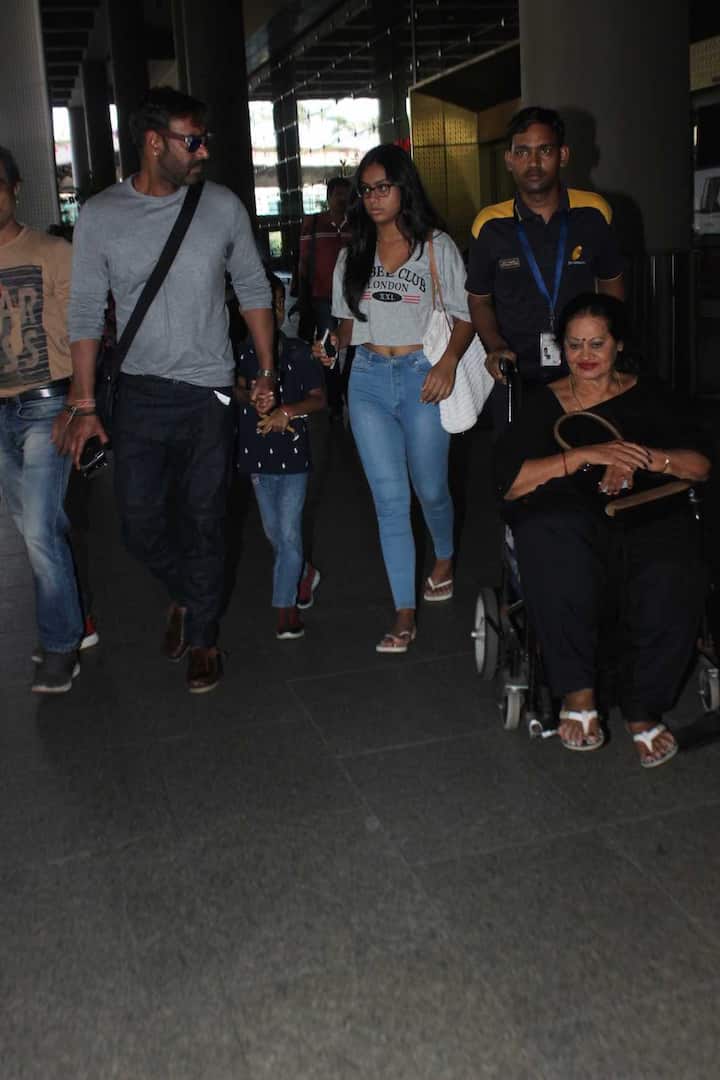 While Nysa made a confident exit along with her Star-dad, little brother yug was seen hiding behind them getting uncomfortable in the presence of cameras.