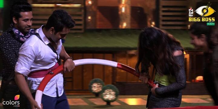 By the end of the show we saw Bandgi-Luv walking around tied in the ring giving their best to not let go in order to win!