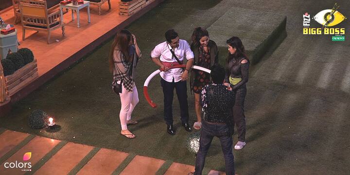 After Jyoti left, they even struggled with managing the third end to the the ring holding on to the ring.