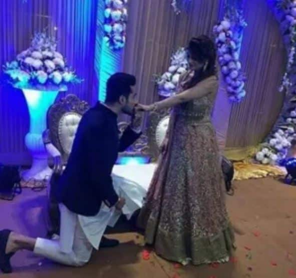 Abhishek went down on his knees and exchanged ring with girlfriend Akanksha. (Photo: Instagram)