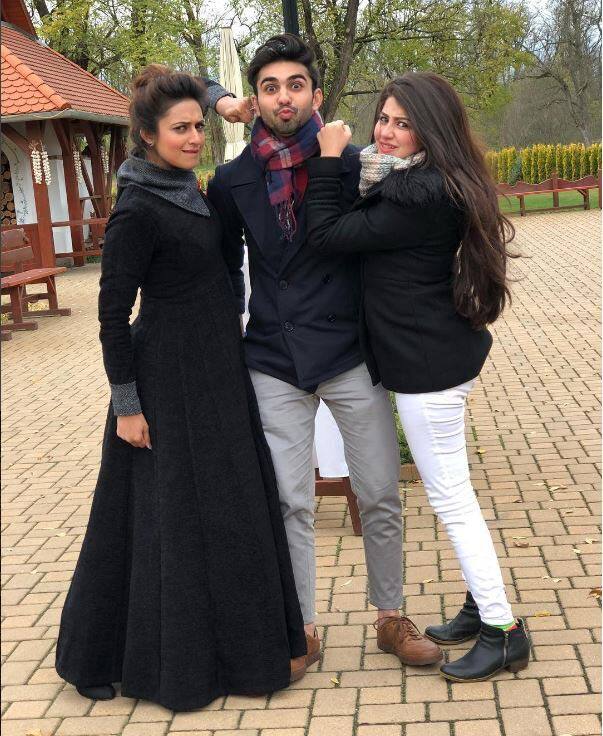 Vivek Dahiya who's also been Aditi's co-actor on YHM is married to Divyanka who's 'Ruhi's on-screen Mom on the show and Aditi calls her 