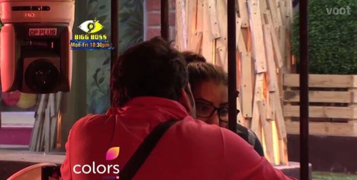 Gehana claims, both were “very close” to each other once upon a time and even shared a physical or sexual relationship, but Vikas chose to love his job more than Shilpa and was responsible for her ouster. Shilpa had got emotionally attached to Gupta, but he was not serious and was only interested in the physical aspect of the relationship. Eventually, things did not work out and Shilpa held Vikas responsible for all her problems as she expected him to stand by her in her problems with the channel. (Photo: Voot)