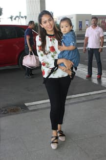 SEE PICS: Shahid Kapoor's wife Mira & BABY MISHA spotted on airport looking SUPER-CUTE together!