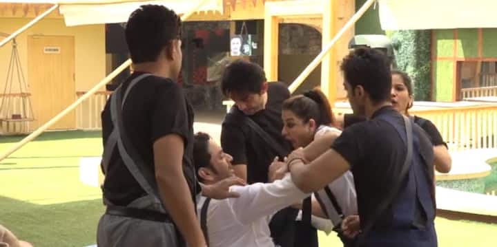 During this week's luxury budget task 'Cushion Factory', the argument between Vikas & Shilpa get ugly as they get into a physical fight after that. (Photo: Voot)