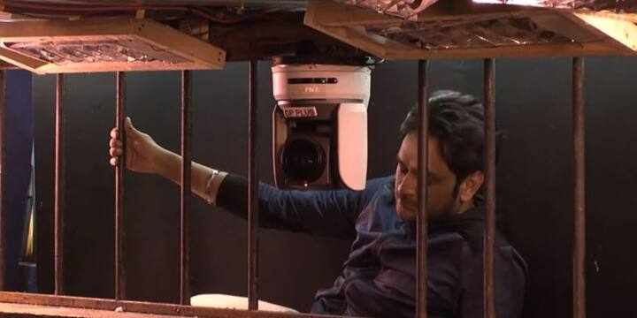 But 'Bigg Boss' stopped him and advised Vikas to maintain his calm and ignore negativity. (Photo: Voot)