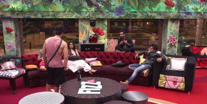 In the video, Hina is asking Priyank for the picture of his his girl (not Divya) and he says he doesn’t have it. (Photo: Voot)