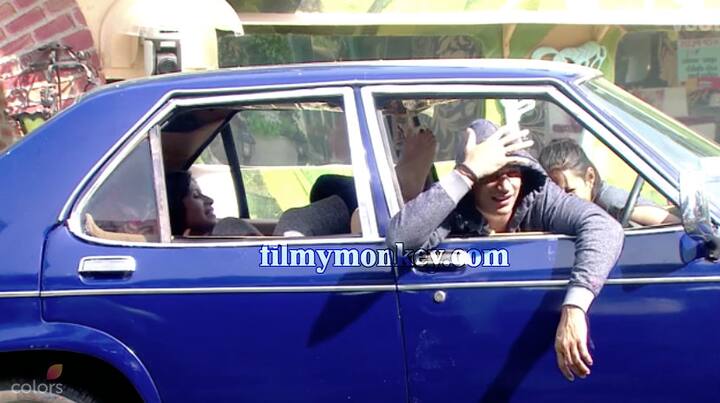 *ROCHELLE RAO - Bigg Boss 9* Before Prince, Rochelle too had opted to urinate sitting inside car with her t-shirt pulled down, following in the path of Kish and Priya who were her inspiration. That's Rochelle peeing sitting beside Prince much before he did it too. 