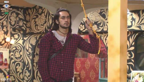 *RISHABH SINHA - Bigg Boss 9* Rishabh Sinha (Bigg Boss 9) - The 1st runner up of season 9, Rishabh also did it in open during a task. For this task, everyone had to stand holding a rope in garden area and Rishabh surprised them all by turning around and releases himself right there. 
