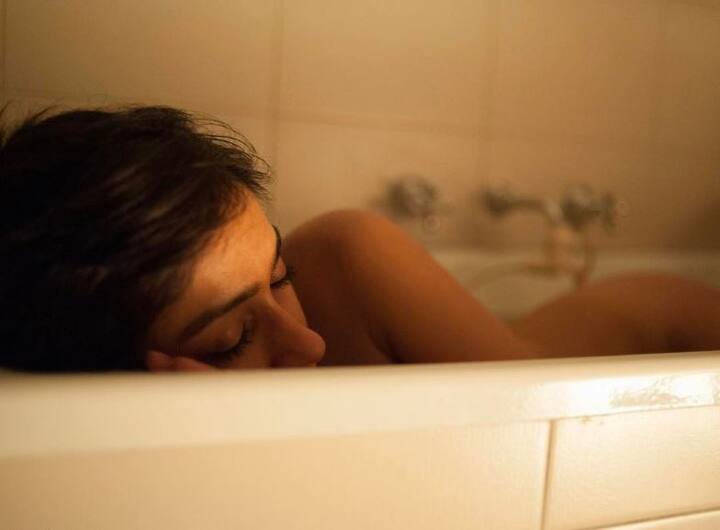 Beautiful Ileana created buzz a few months ago when she was clicked nude in a bathtub by her photographer boyfriend Andrew.