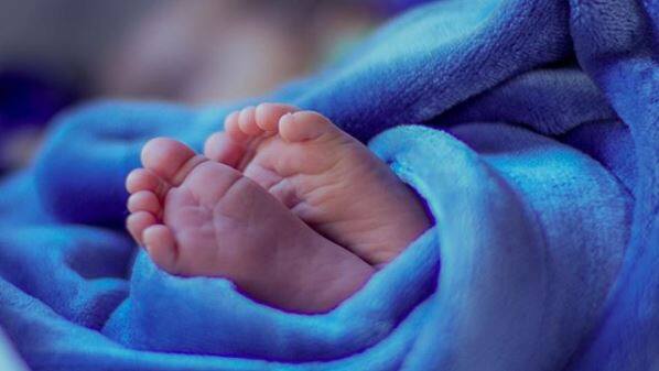 Somya's hubby Arjun also posted an adorable pic of son's cute little feets and captioned the pic as,