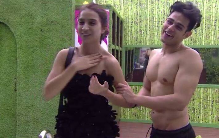 Also, Varun is happy with buddy Priyank Sharma who supported Benafsha during her fight with Akash. (Photo: Colors)
