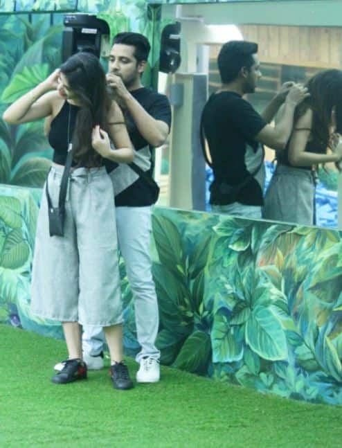 They are appearing to be this season's couple, courtsey their late night cozy talks! 