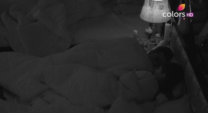 Looks like thing are going to heat up more for the couple in the coming weeks! What do you think about this couple's PDA in the night?