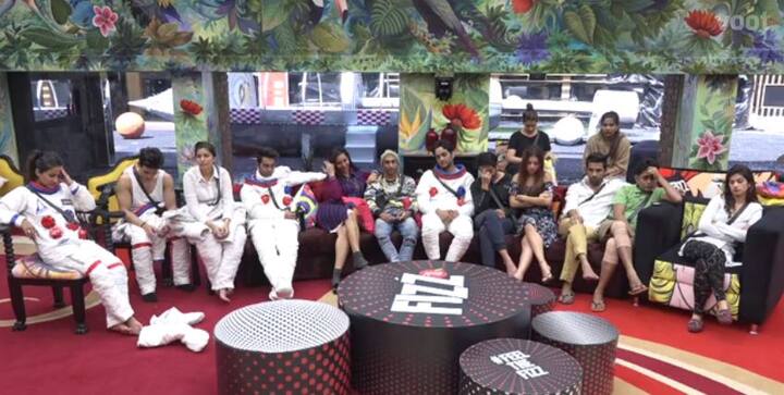 Later when the housemates failed in deciding the worst performers with mutual consent, 'Bigg Boss' gave the power to the three captaincy contenders - Sabyasachi, Bandagi & Akash to chose the worst performers according to last night's (8th November) 'Extra Dose' episode. (Pic: colors) 