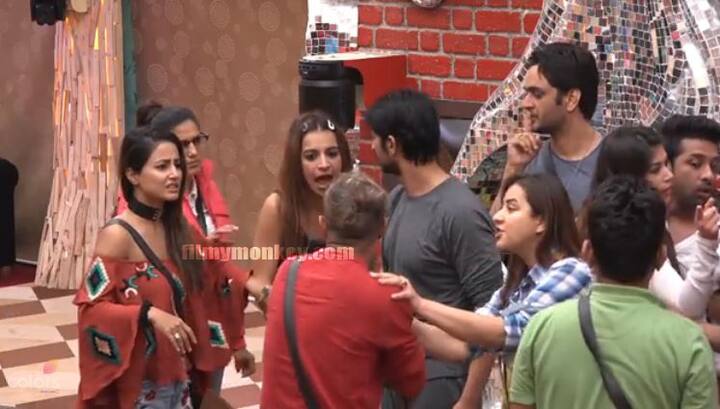 The four former Bigg Boss contestants have been also watching the latest episodes and they too are blaming Hina for the chaos inside house.