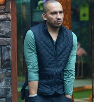 Famous 'Bigg Boss 8' contestants Ali Quli Mirza tweeted that he believes in Hina Khan and showed his support for the TV actress. (Photo: Colors)