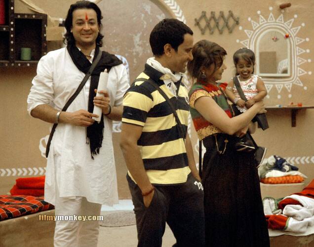 'Bigg Boss 6' contestant Santosh Shukla also supports Hina and said that 'people follow her because they consider her real n genuine' (Photo: Colors)