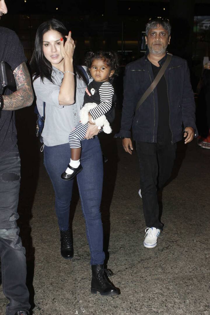Mommy Sunny was seen carrying her little princess in her arms looking happy as always. (Photo: Manav Manglani)