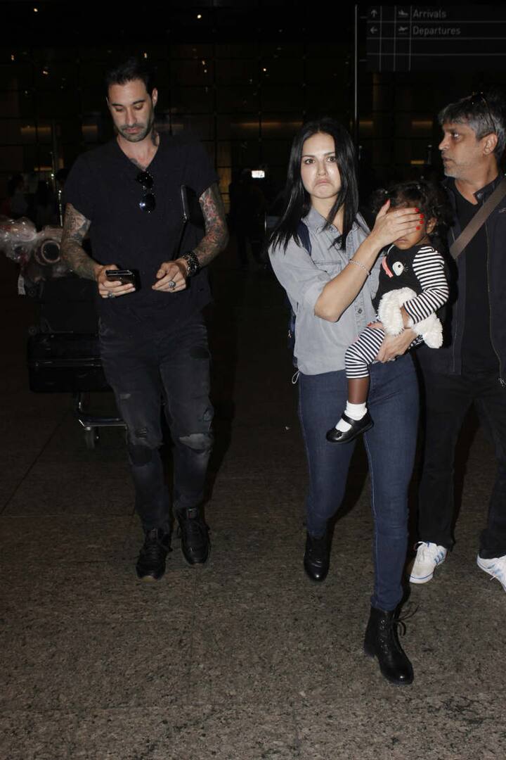Protective mommy Sunny was seen protecting baby Nisha from camera flash by hiding her face. (Photo: Manav Manglani)