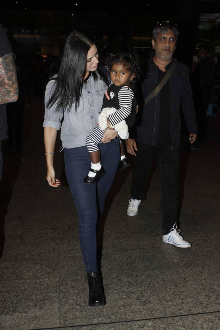 Whereas baby Nisha looked like a doll in a striped black and white night suit.(Photo: Manav Manglani)
