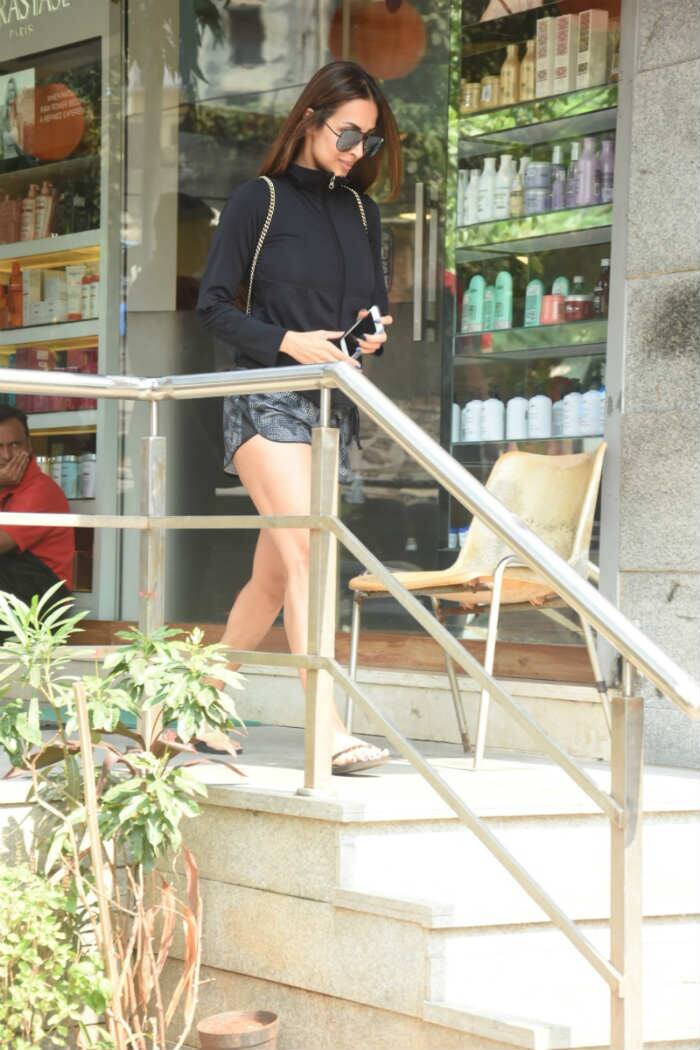 Malaika doesn't seems to be in the mood to be clicked by the paparazzi hence she didn't pose for them. (Photo: Manav Manglani)