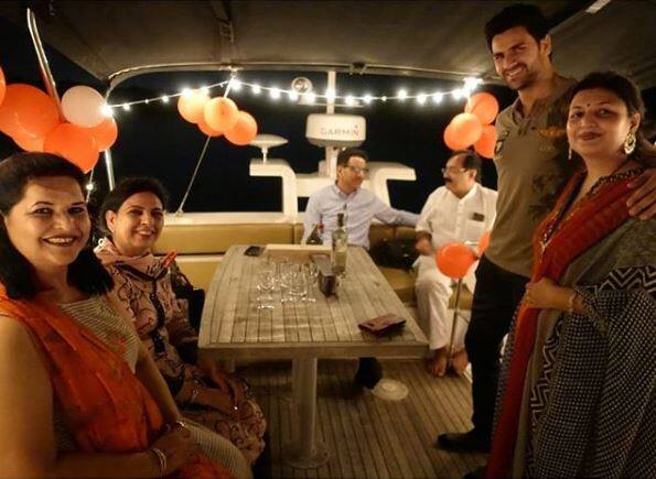 Here's a picture of the good-looking TV actor posing with his family on his birthday. (Photo: Instagram)