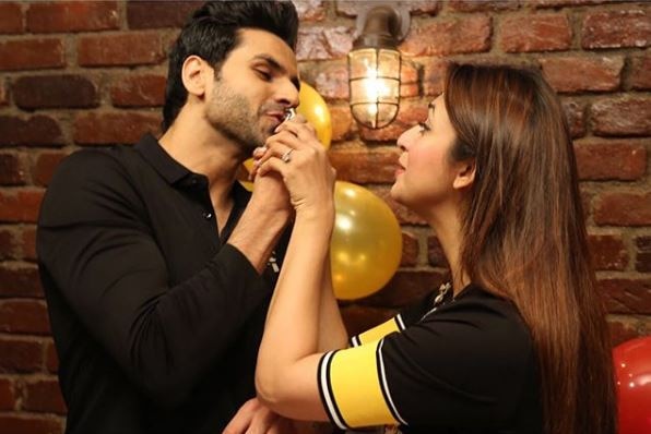 Relationship Hacks Like Divyanka Tripathi and Vivek Dahiya, if you want newness in your relationships, then follow these tips Relationship Hacks: दिव्यांका त्रिपाठी और विवेक दहिया के जैसे आप भी अपने रिश्तों में नयापन चाहते हैं तो अपनाएं ये टिप्स