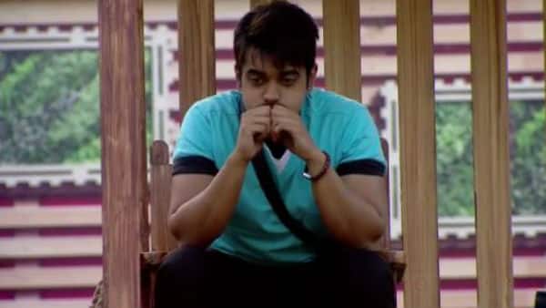 And now it's Hina's chance to return the favour! This time Luv was nominated by Bigg Boss and in order to save himself he was suppose to convince Hina to destroy her soft-toy! 