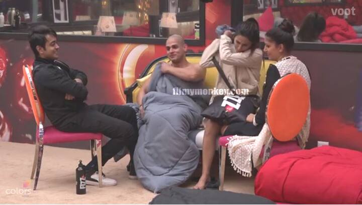In this unseen video, Hina was missing her soft toy, the teddy bear 'Pooh' that she had just destroyed during the nominations task and it ended in Priyank's clothes from his cap to pants coming off. Hina threw each one of his clothing on to the floor!