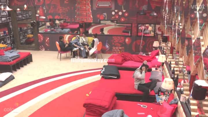 Hina with her friends was talking about her 'Pooh' saying