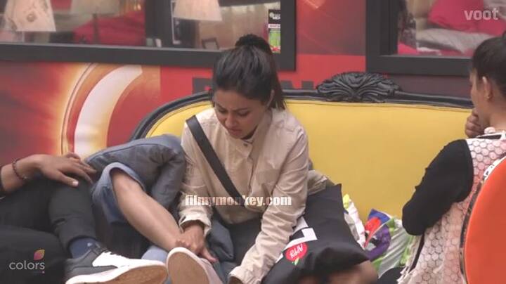 The upset Hina then suddenly bends and takes off his socks and shoes and throws them on the ground yelling