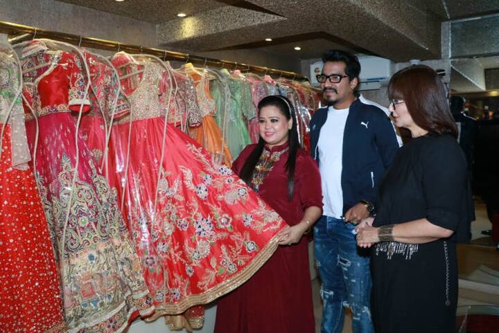 The excited bride-to-be flaunted her pretty red outfit that was as beautiful as the bride to be