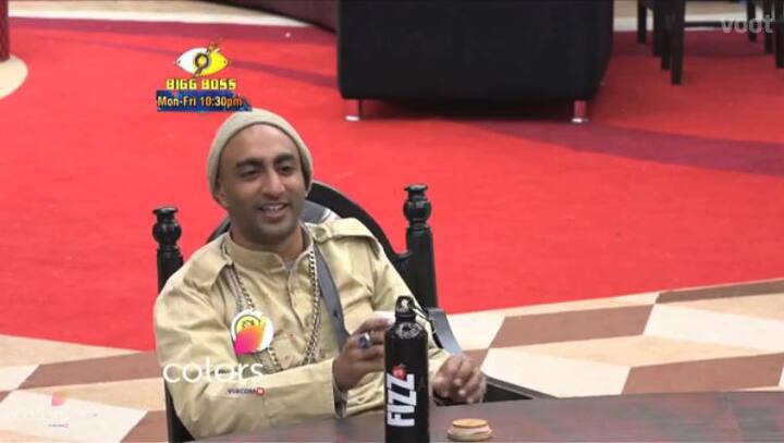 Vindu was also overjoyed with the nickname Vikas Gupta gave the rapper of the house, Akash inside the house.