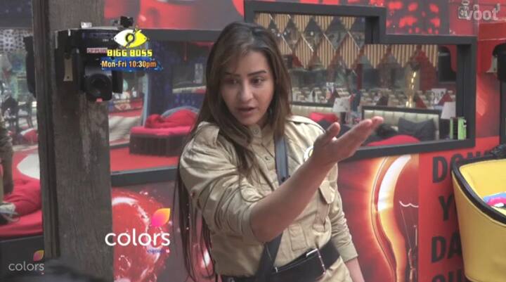 Often seen praising Shilpa Shinde, Vindu believes that Shilpa will reach Top 3. He is also certain that Hina too will be among the 3 finalists of BB 11.