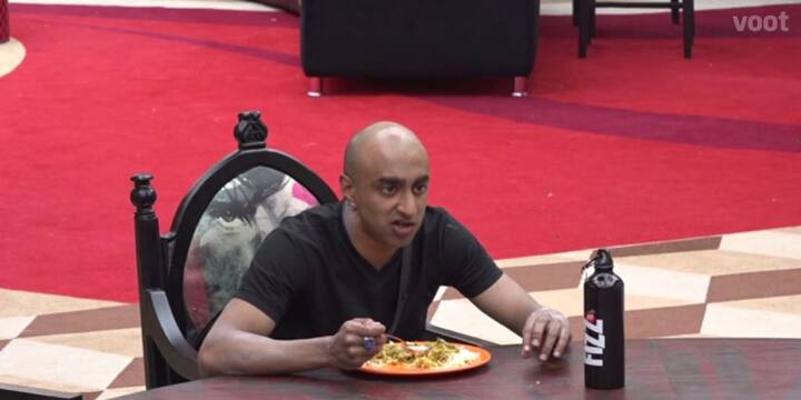 Then Akash interrupts and tried to stop Shilpa and said,