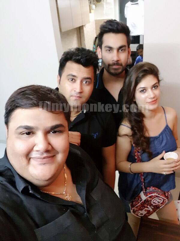Neerav also told ABP that the news of Bandgi's father getting hospitalised is also correct but now her brother has come out and denied the reports.
