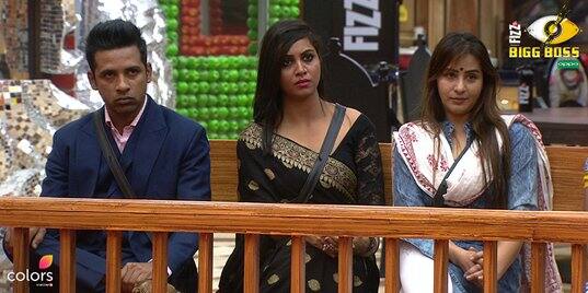 Then Priyank accuse Arshi of doing exercises in the gym in a