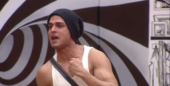 After which even Priyank lost his cool and got into mean fight with Arshi. (Photo: Colors)