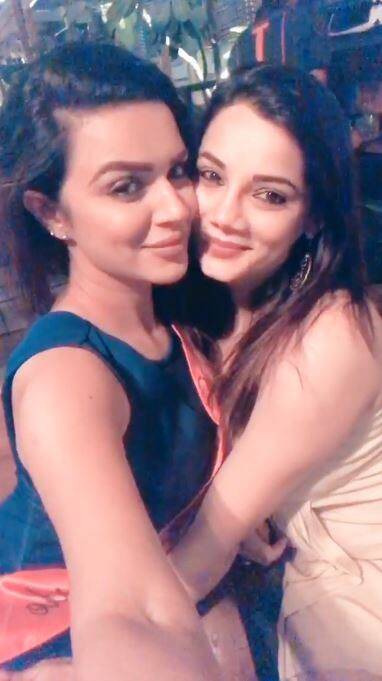 Soon-to-be bride with 'Diya Aur Baati Hum' actress Kanica Maheshwari. (Photo: Instagram)