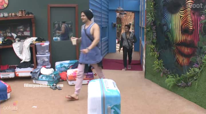 The two hunks walk into the storage area with their milk glasses in hand. Thrilled Priyank heads for Hina's bag and getting the hint of what he was upto, Luv goes back to fetch a spoon from the kitchen.
