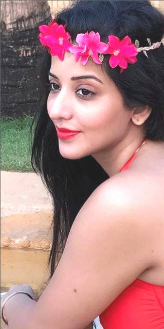 Mona brought in her birthday on the day before 21st chilling at a pool at JW Marriott Mumbai Juhu, looking princess like wearing also a tiara. She captioned this one -