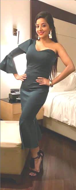 The Bhojpuri actress also lost oodles of weight during her BB10 stint and these recent Birthday celebration pictures are evidence how gorgeous she has turned out now. She captioned this pic -