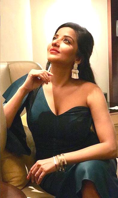 Mona shared series of pics from her Birthday celebration that was also attended by one of her BB 10 co-contestants and no! Manveer and Manu of M3 gang had gone missing from here.