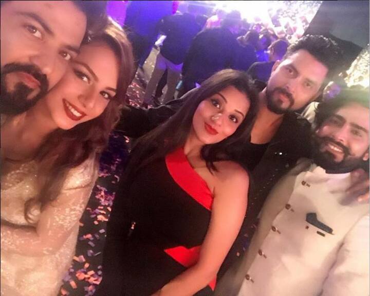We saw BB 10 contestants having a reunion during Viacom 18's 10th anniversary bash a week ago. We wonder why her M3 gang members Manu and Manveer went missing from her Birthday bash though! (All Pics: Instagram)