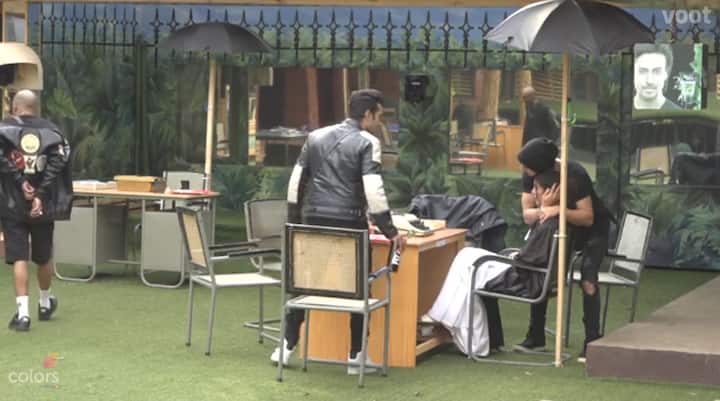 This started with the episode that aired on 22nd November during the 'BB Court' task when disturbed Hina at the end of the episode was heard saying to her buddies Priyank and Luv.. 