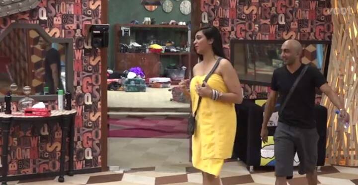 But Akash kept provoking her to walk around in a towel. (Photo: Voot)