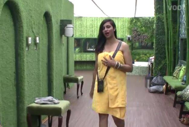 Here's a pic of Arshi in a towel. (Photo: Voot)