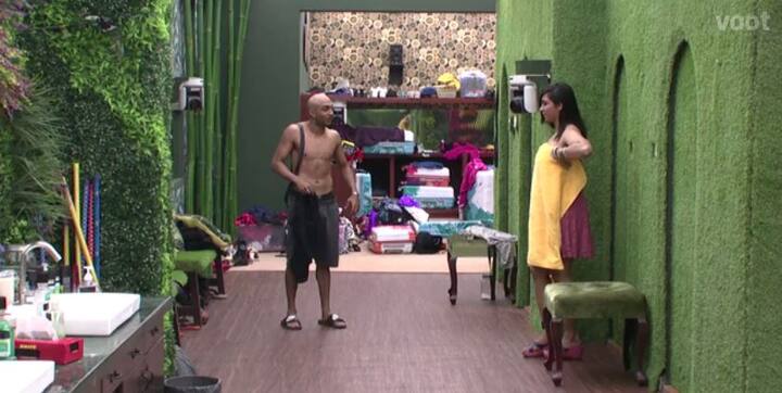 Even after Akash provocating her to roam in just a towel, Arshi refused it and wrapped towel over her dress.(Photo: Voot)