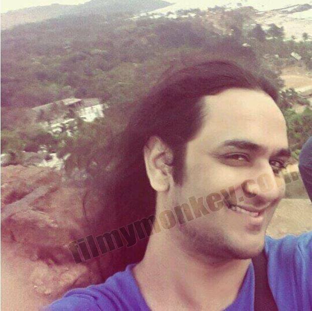 And now comes the shocker! No! that's not photoshop! That's Vikas with really long hair. This picture had surfaced on social media right after he entered BB11 but we wondered if it was real. We now know it was!